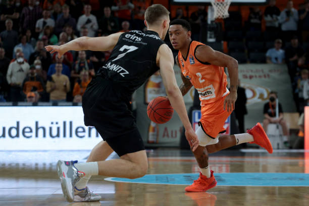 此次与周琦 此次与周琦